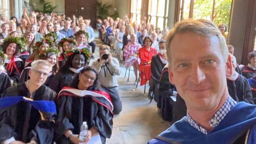 2022年5月，温曼总统在佛罗伦萨圣母学院毕业典礼上的照片