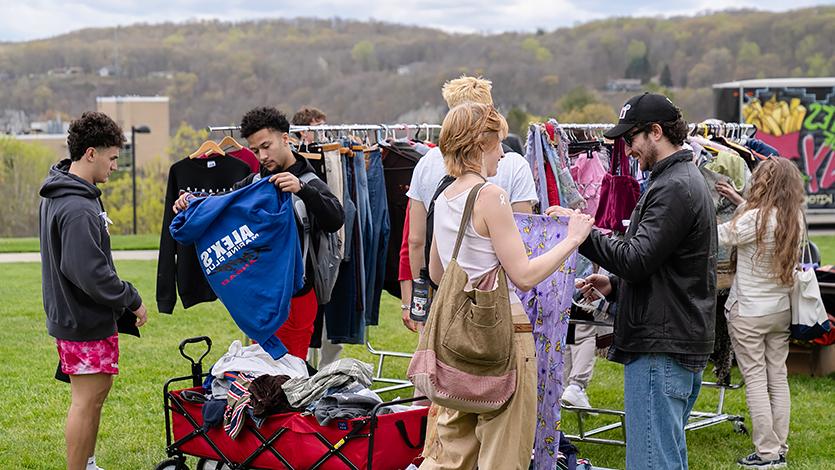 Image of student thrifting on Marist Green.